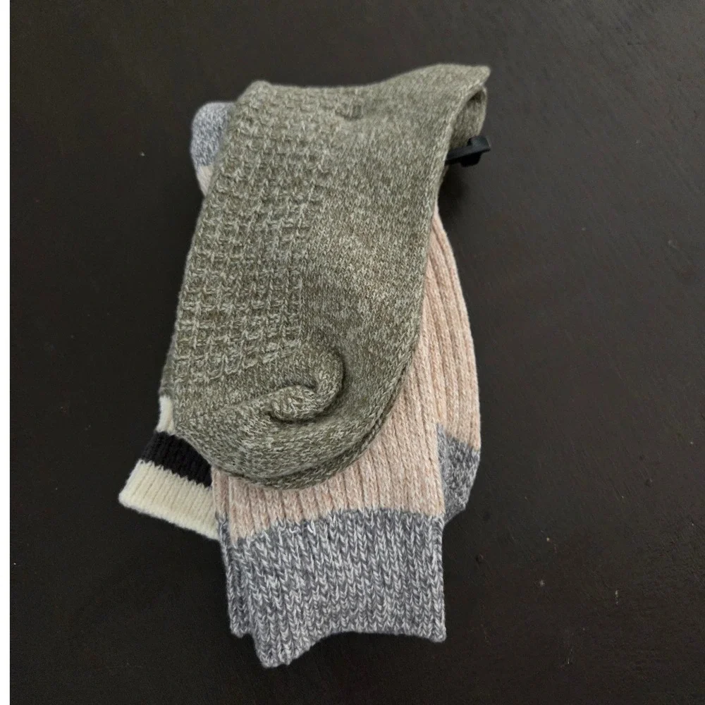 Muk Luks Womens Crew Socks 2 Pair Pack‎ Recycled Green Tan Size 6-11 NEW